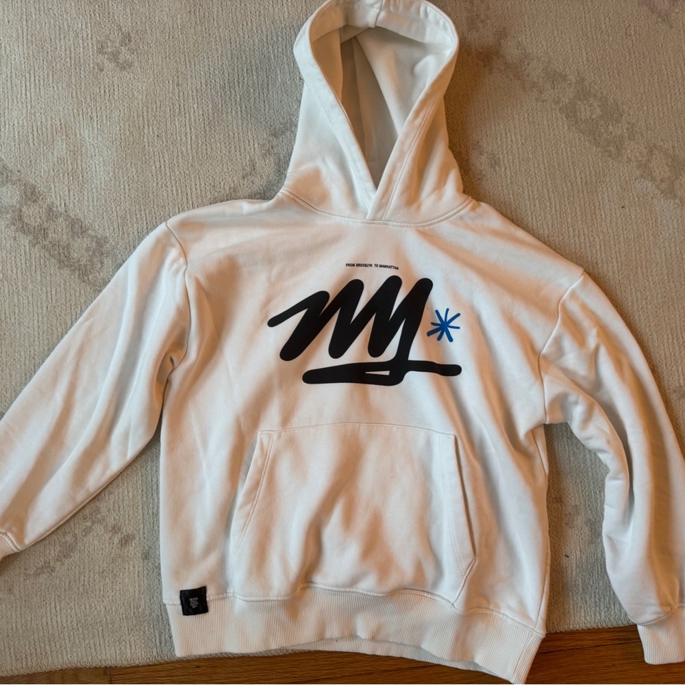 Zara White Hoodie with Black Graphic